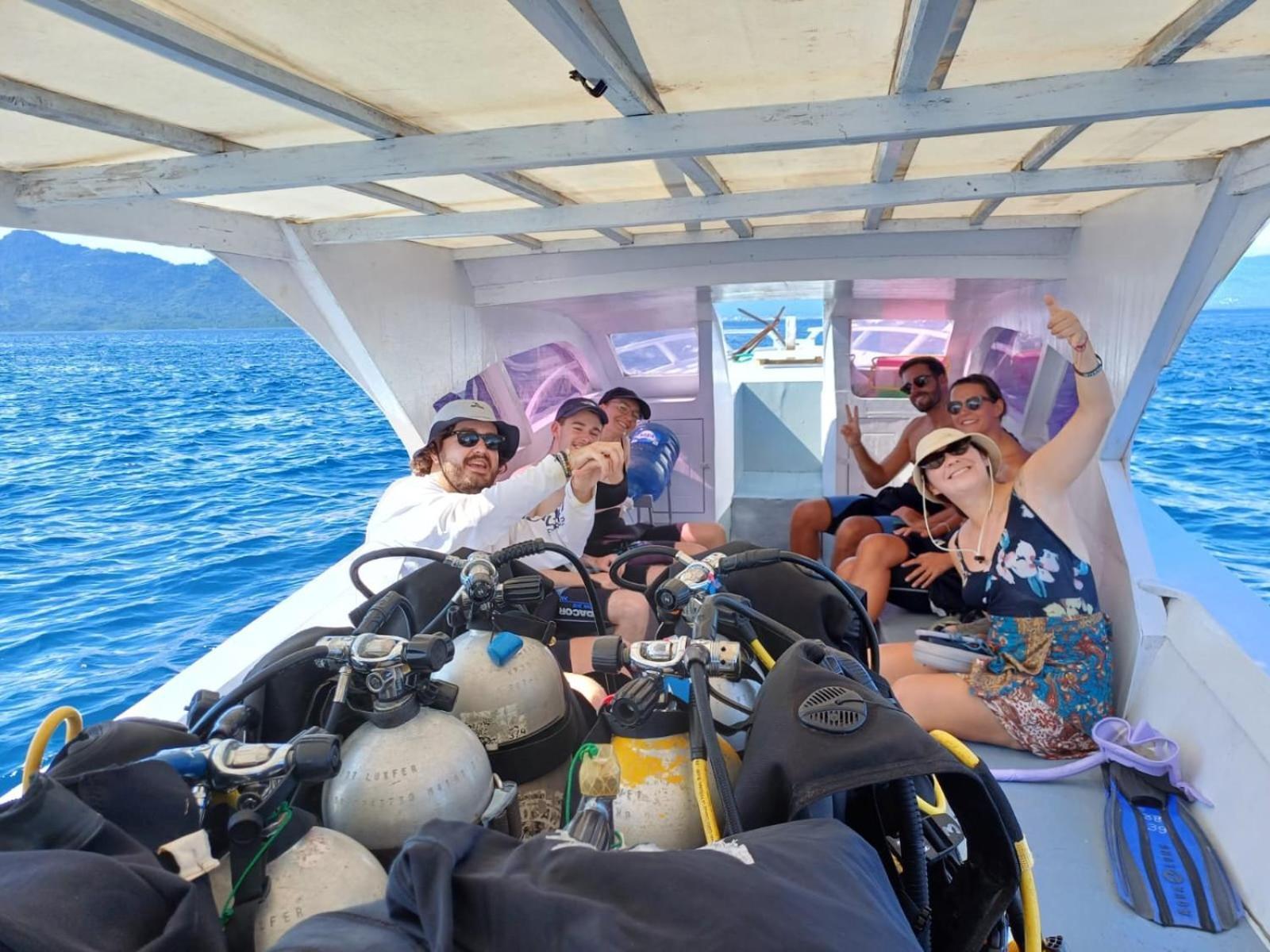 4 Sisters Divers Bunaken Eksteriør billede