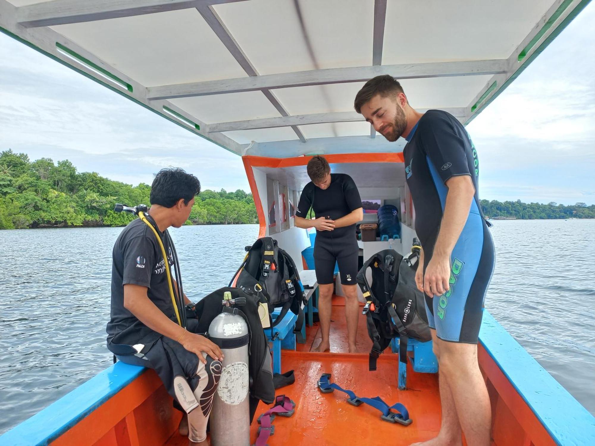 4 Sisters Divers Bunaken Eksteriør billede